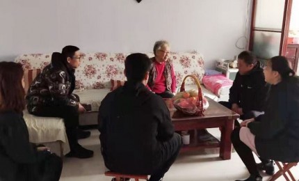 弘揚雷鋒精神，關愛空巢老人